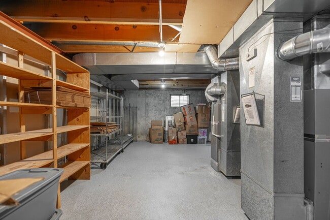 Building Photo - 1000 E Callero Cir
