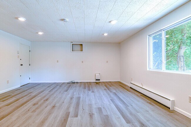 Building Photo - 1614 Rte 9W