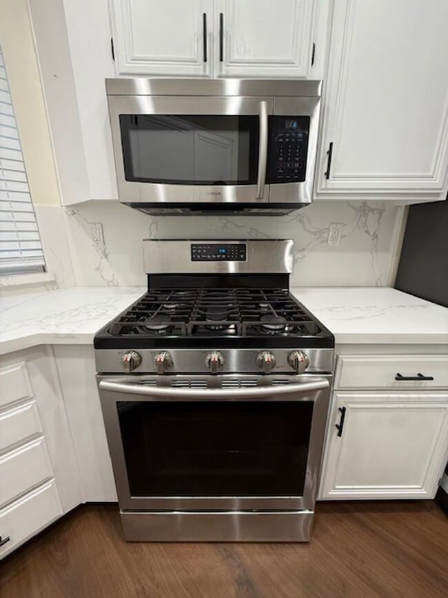 Building Photo - 2 bed 1.5 bath in Dakota Community in Wago...