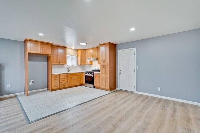 Building Photo - 1660 S Capitol Ave