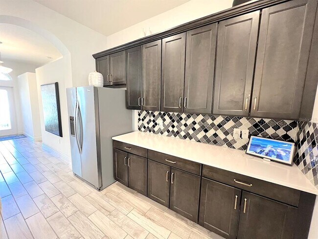 Building Photo - 24 E Diamond Dr