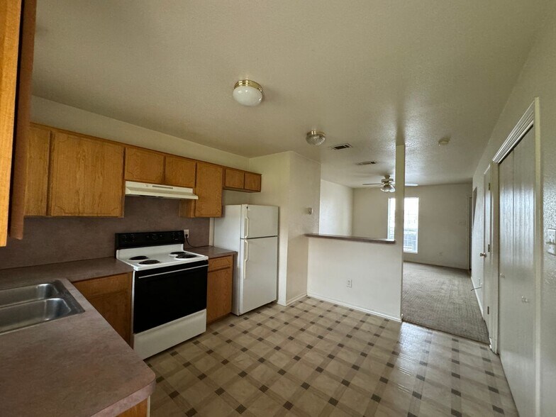 Building Photo - 4410 Sylvia Dr