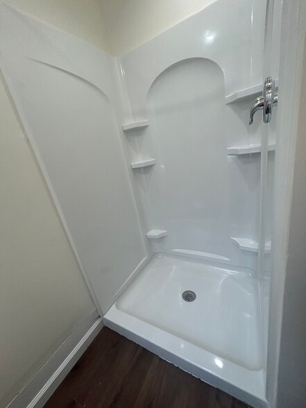 Shower - 905 W Susquehanna Ave