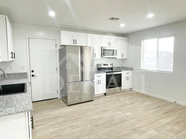 Building Photo - 733 S 96th Pl