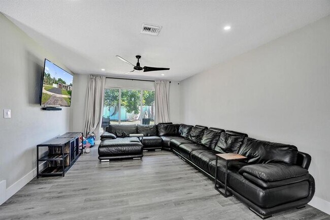 Building Photo - 6411 SW 6th St