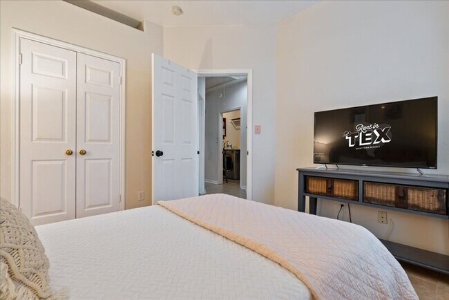 Building Photo - 1505 Laurel Oak Loop