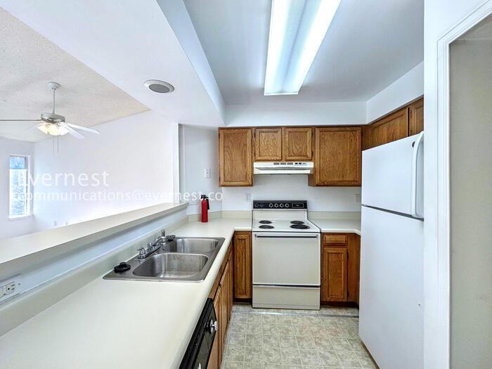 Building Photo - 3700 Iguana Dr