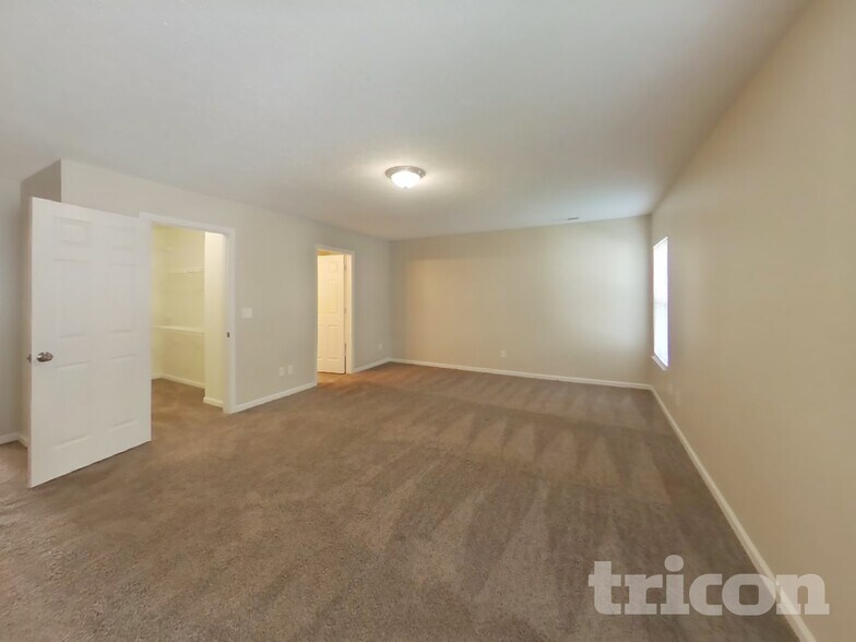 Building Photo - 911 Pine Ridge Way