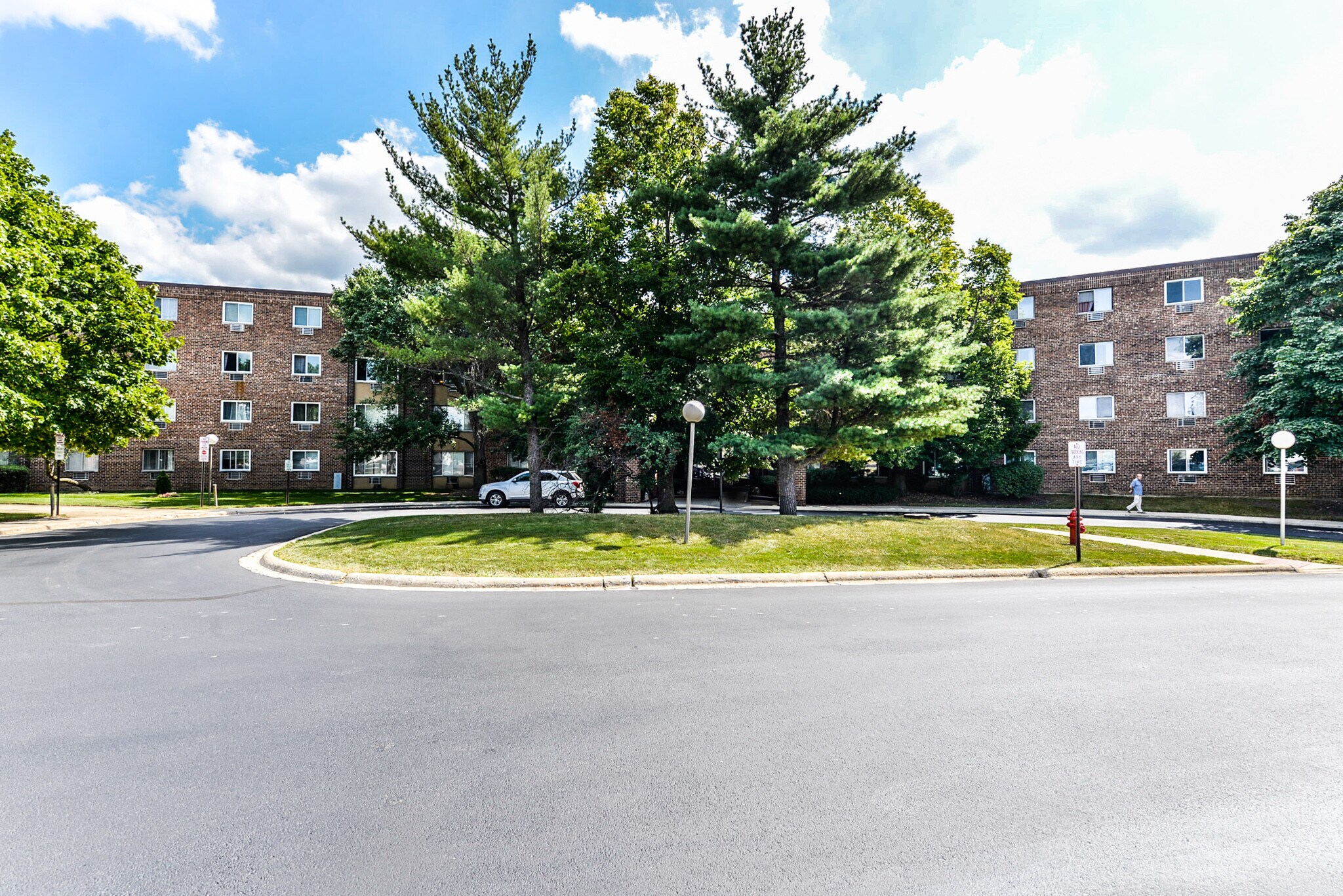 Building Photo - 1475 Rebecca Dr