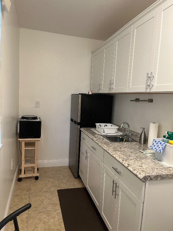 Building Photo - 147 N Kendall Dr