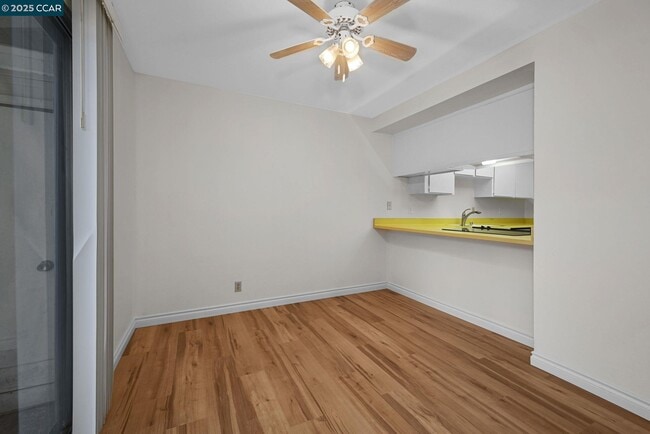 Building Photo - 412 Carrillo Ct