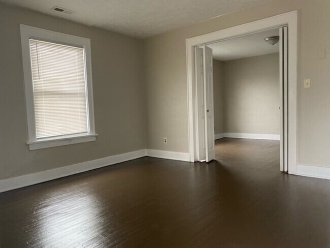 Building Photo - 299 N State St