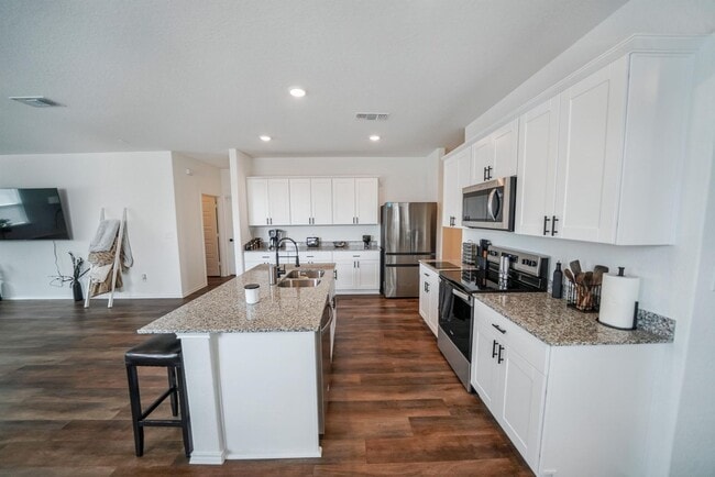 Building Photo - Beautifully Maintained Single-Story Home i...