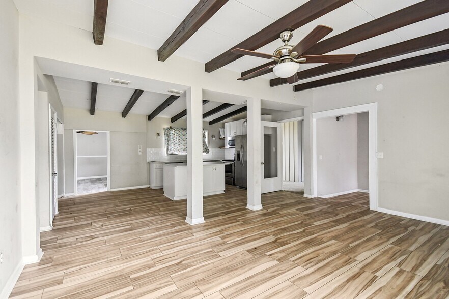 Building Photo - 2332 Barlad Dr