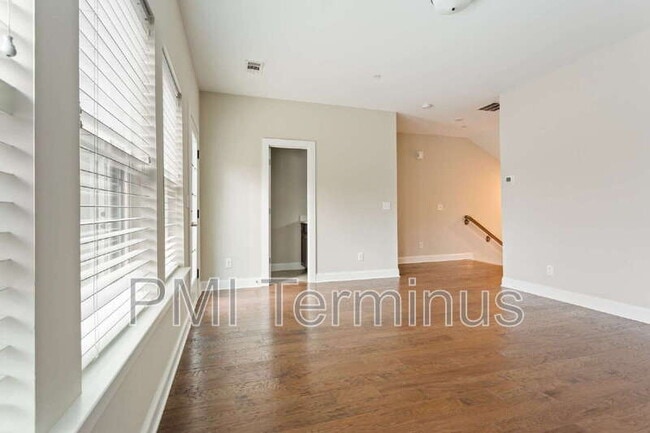 Building Photo - 609 Broadview Terrace NE