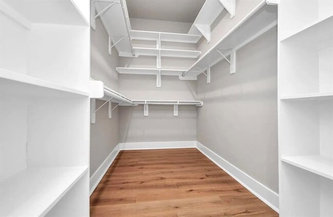 Building Photo - 410 E 41st St