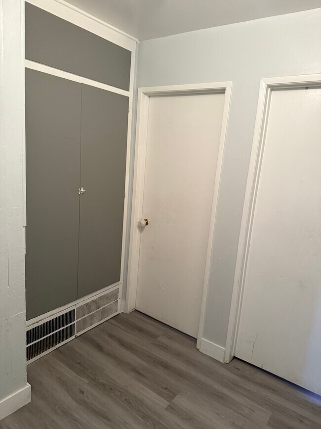 Building Photo - 1332 Pyramid Cir