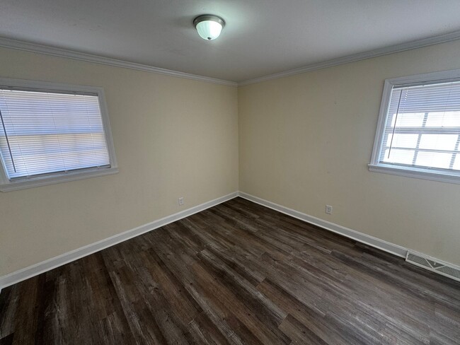 Building Photo - 3 Bedroom in Brentwood