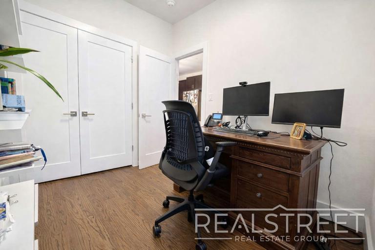 Building Photo - Crown Heights 2BR/2BA w/ In-Unit Laundry