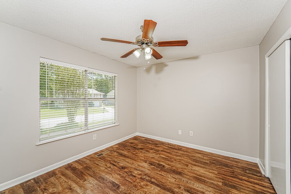 Building Photo - 2524 Daly Dr