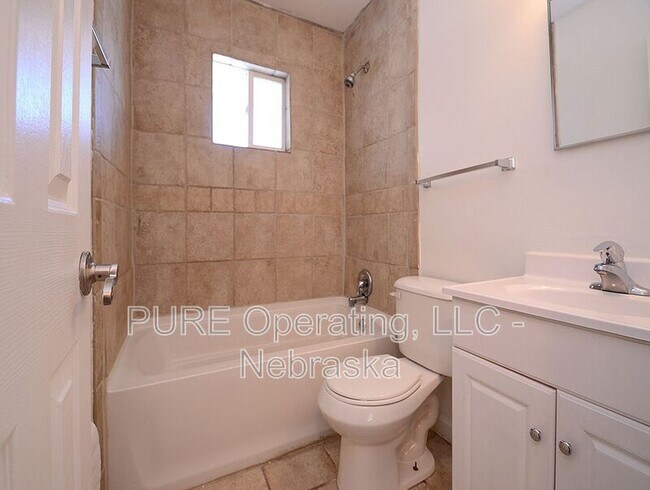 Building Photo - 616 N 46th St