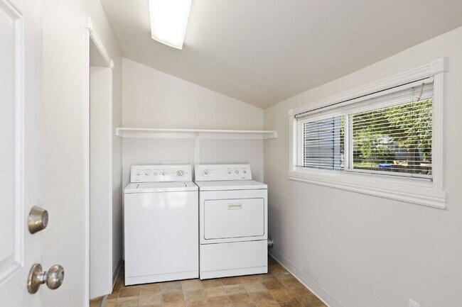 Building Photo - 1704 W Cucharras St