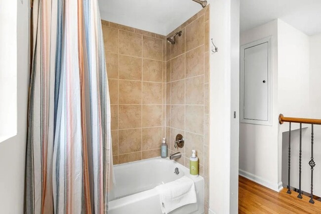 Building Photo - Stunning 3BR 3BA Fully Furnished Home w/ Granite Kitchen + Patio & Fenced Yard in Prairie Village