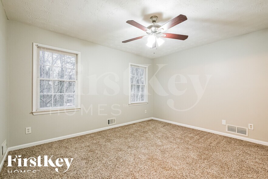 Building Photo - 5266 Ridge Forest Dr