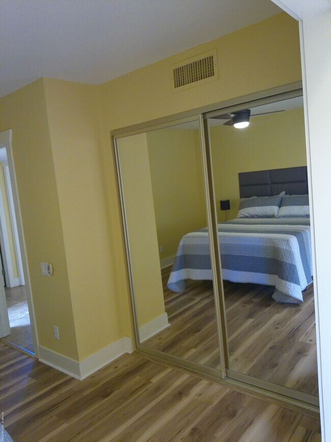Building Photo - Charming Golf Course Condo for Rent – Residential Estates