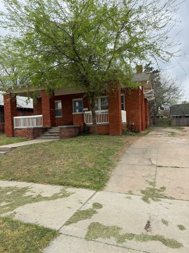 Building Photo - Spacious 3 Bed Near Downtown & OU Health + W/D Included & Driveway Parking