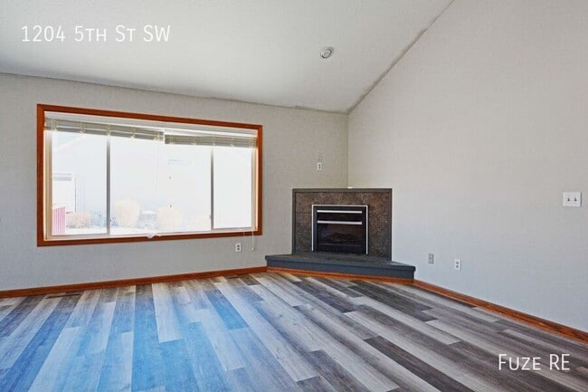 Building Photo - 1204 5th St SW