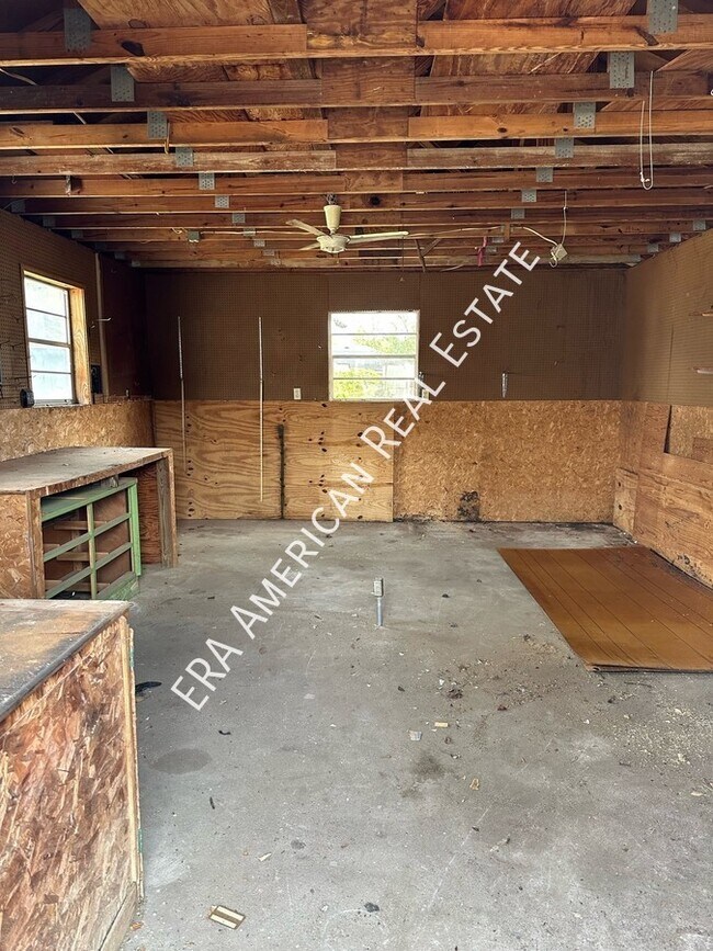 Building Photo - 209 Loizos Dr NW