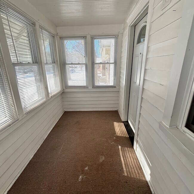 Building Photo - 329 Fenton St