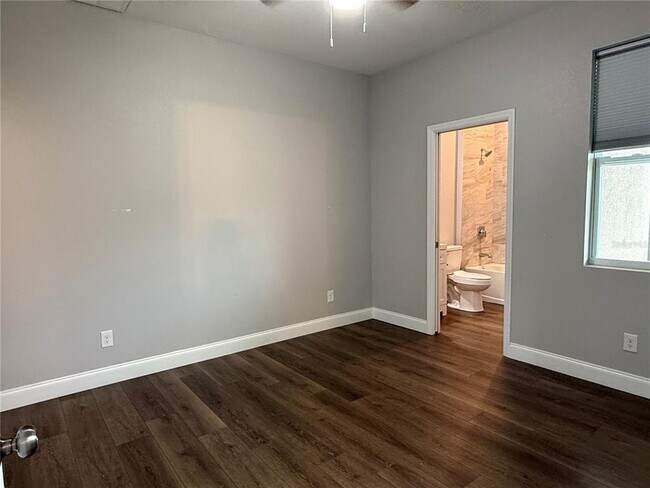 Building Photo - 10371 Kidron Ave