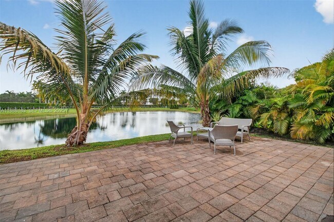 Building Photo - 3616 SE 2nd Dr