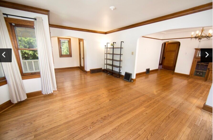 Building Photo - 936 S 77th St