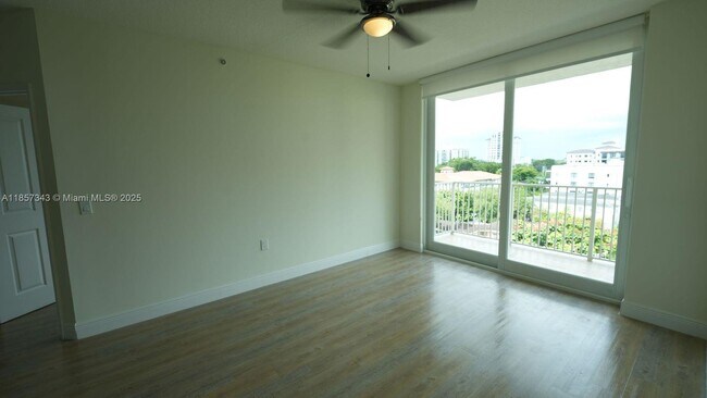 Building Photo - 987 SW 37th Ave