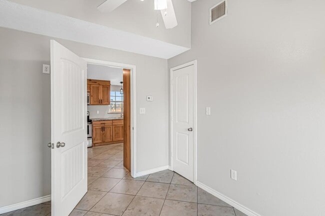 Building Photo - 2002 TX-36