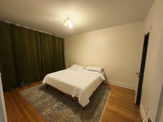 Building Photo - 6724 S Paxton Ave