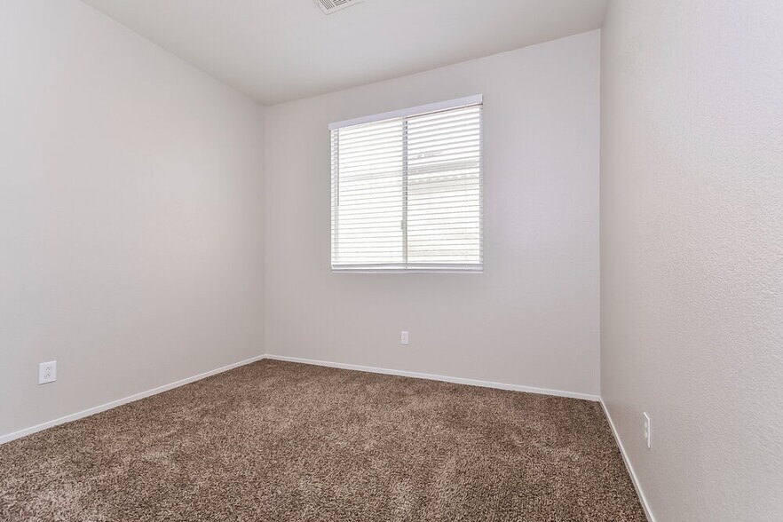 Building Photo - 2520 Bahama Point Ave