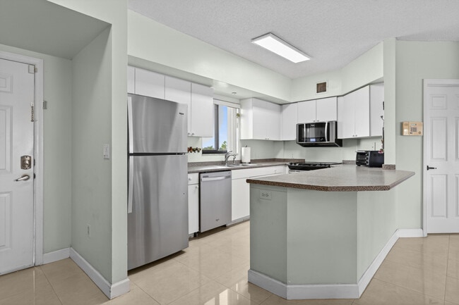 Building Photo - 2105 Lavers Cir
