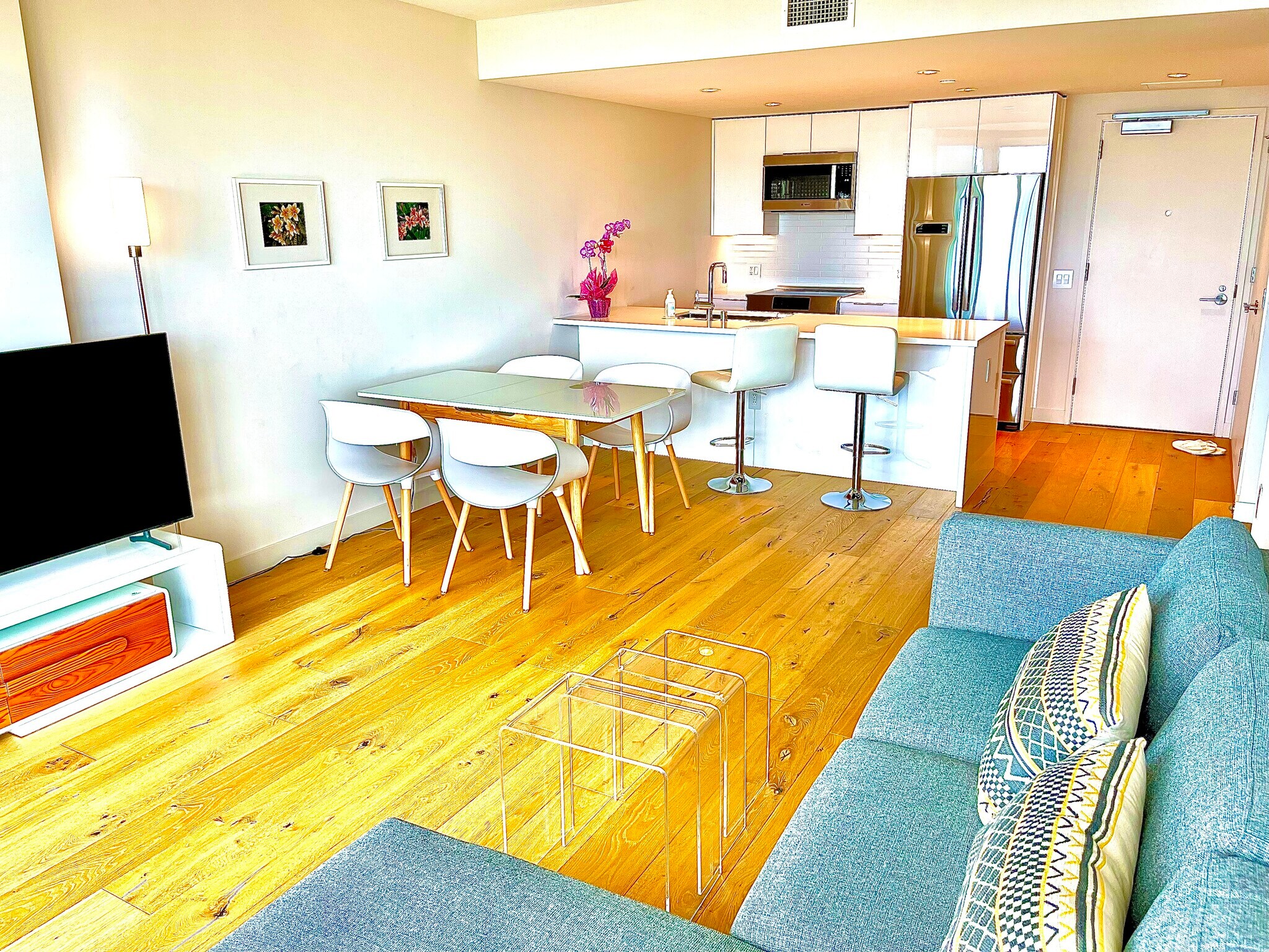 Fully furnished (real photos) - 1001 Queen St