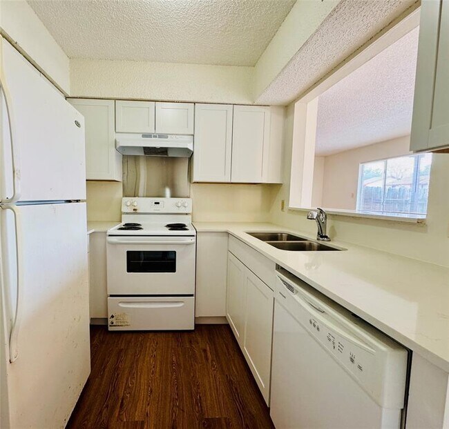 Building Photo - 8905 Parkfield Dr