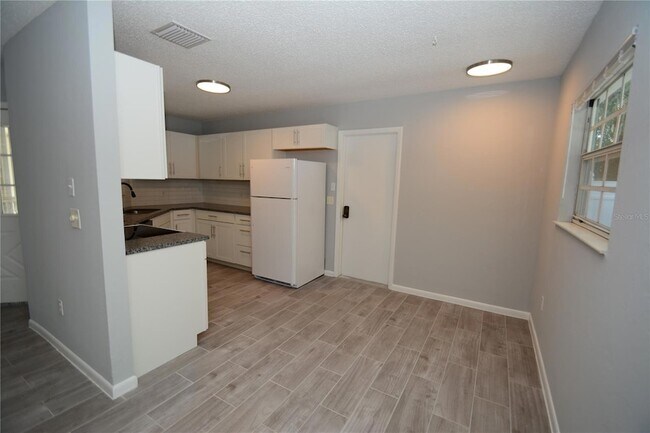 Building Photo - 107 Brunswick Ln
