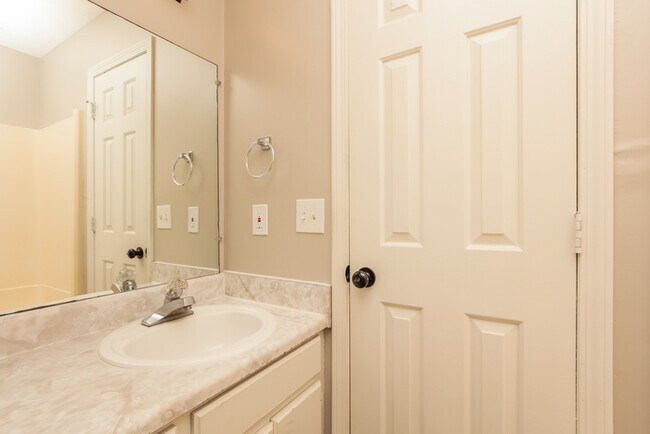 Building Photo - 164 Cedarwood Ct