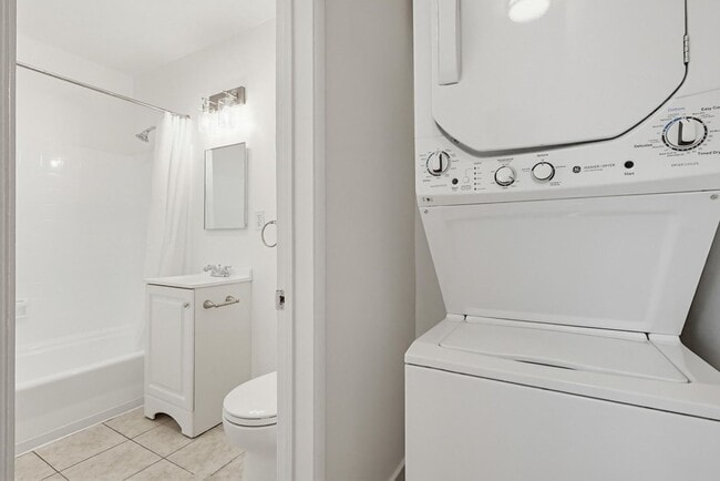 Interior Photo - 6627 Crenshaw Blvd