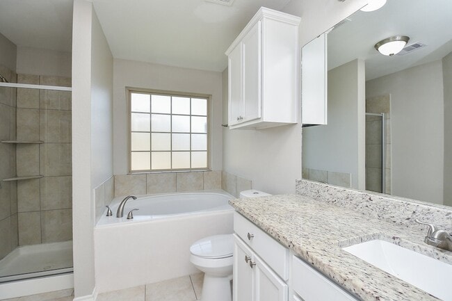 Building Photo - 946 Oak Falls Dr