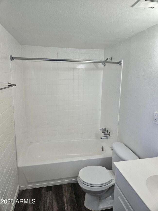 Building Photo - 521 E Bethany Home Rd