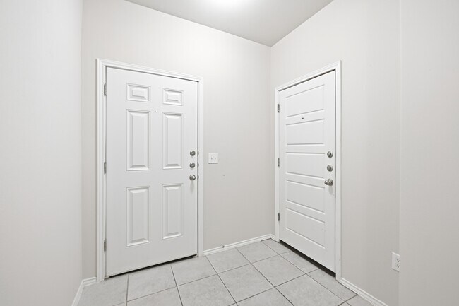 Building Photo - 1733 Davidson Rnch Dr