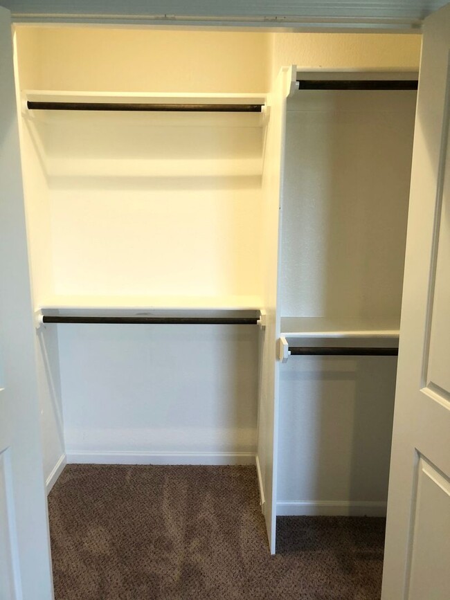 Building Photo - 3 Bed Townhome Grain Valley